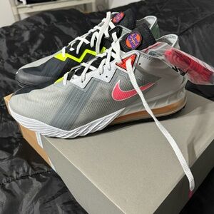 Brand New Lebron James space jam muti colors Sz 14.0 with Box​